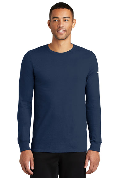 Nike NKBQ5230 Mens Dri-Fit Moisture Wicking Long Sleeve Crewneck T-Shirt College Navy Blue Model Front