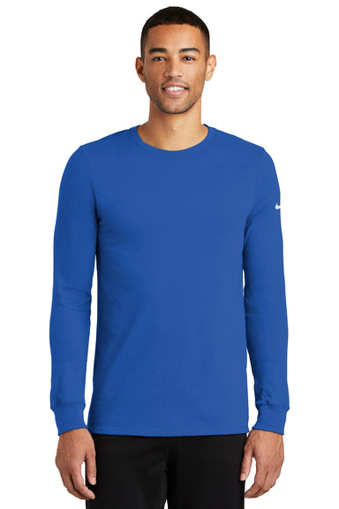 Nike NKBQ5230 Mens Dri-Fit Moisture Wicking Long Sleeve Crewneck T-Shirt Rush Blue Model Front
