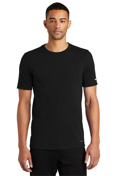 Nike NKBQ5231 Mens Dri-Fit Moisture Wicking Short Sleeve Crewneck T-Shirt Black Model Front