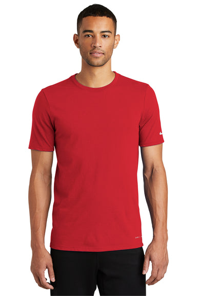 Nike NKBQ5231 Mens Dri-Fit Moisture Wicking Short Sleeve Crewneck T-Shirt Gym Red Model Front